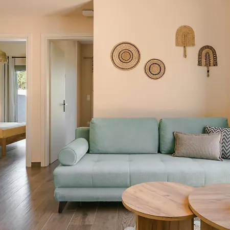 Apartment Azolaki *