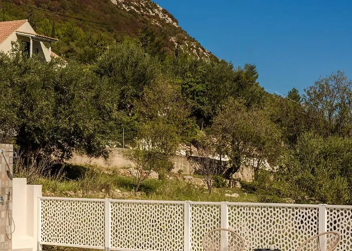 Apartment Azolaki Zola